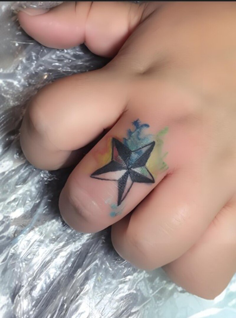 hình xăm ngôi sao ở ngón tay cho nam