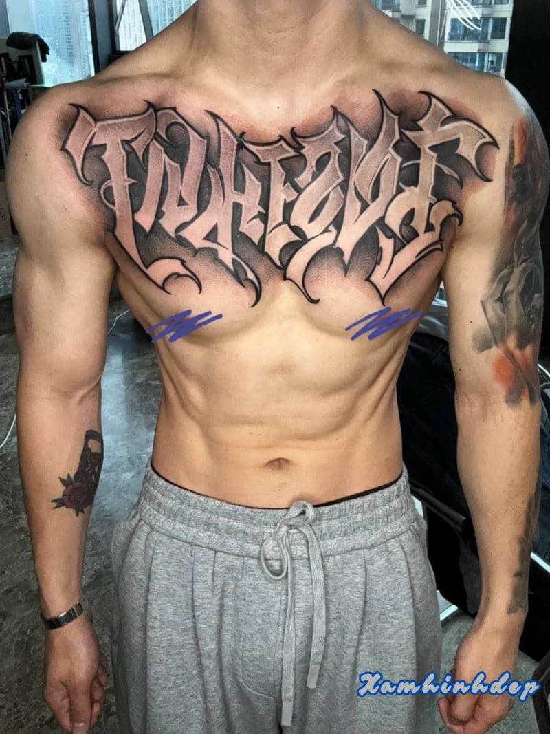 hình xăm ngực nam thu hút.