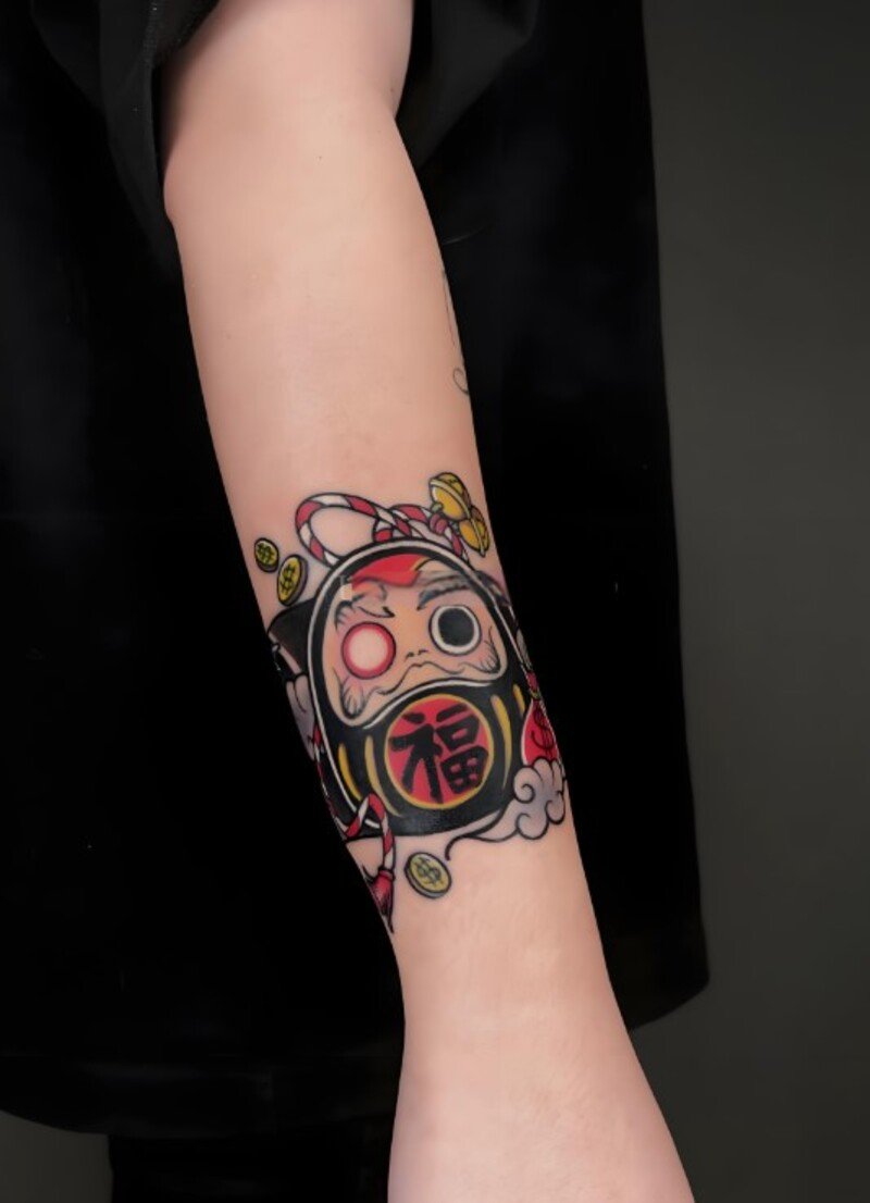 hình xăm nhật cổ daruma cho nữ