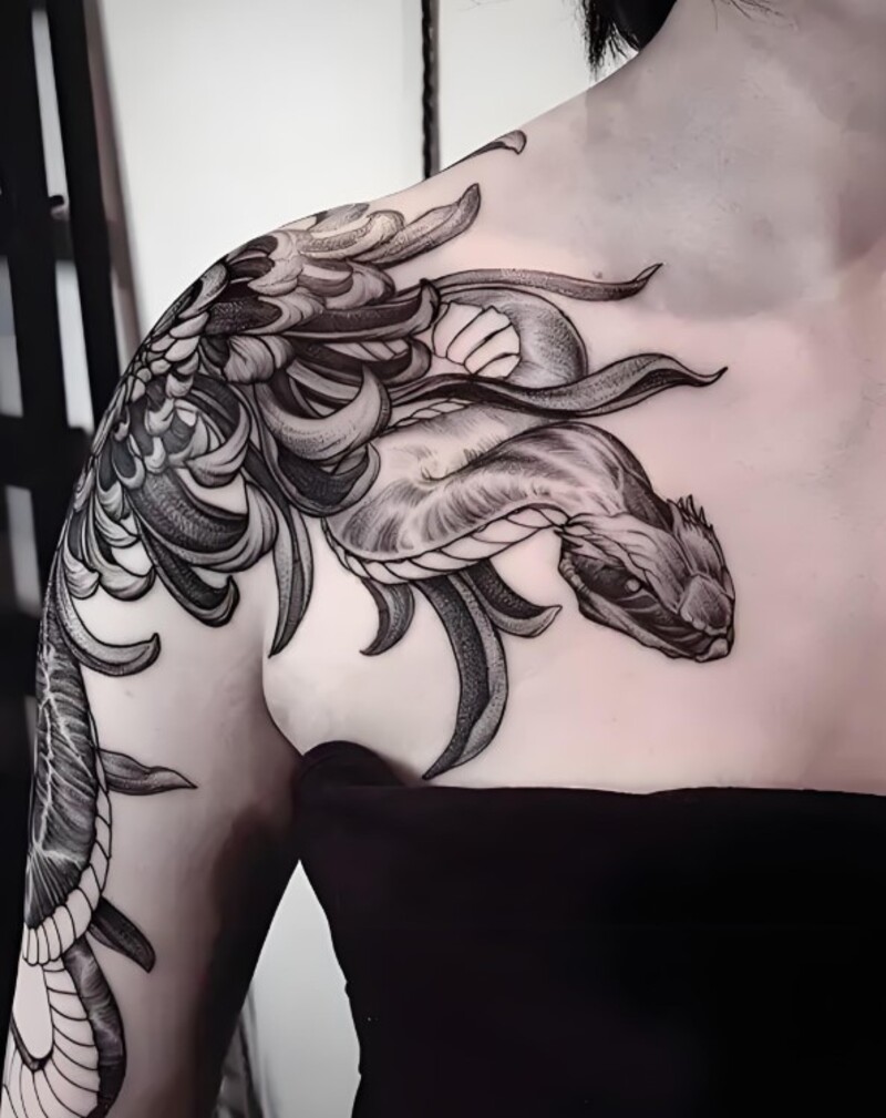 hình xăm rắn hoa mẫu đơn cho nữ