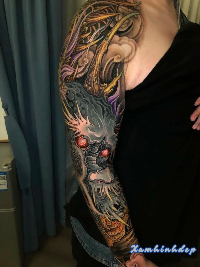 hình xăm rồng mạnh mẽ.