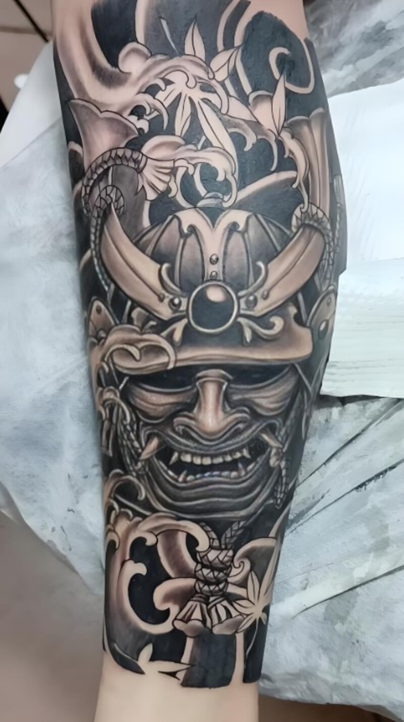 hình xăm samurai đen trắng cho nam