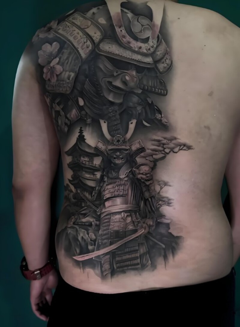 hình xăm samurai nửa lưng nam