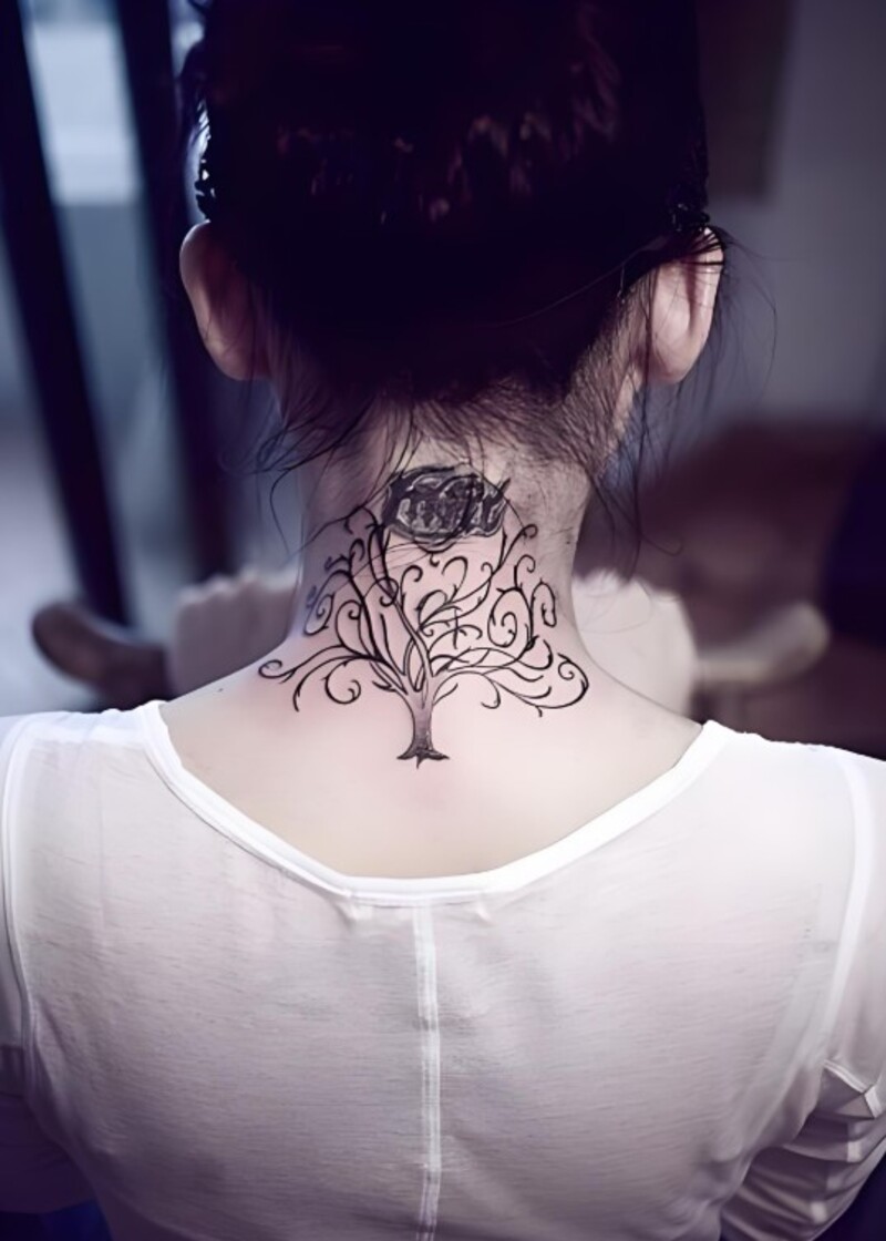 hình xăm sau gáy nữ