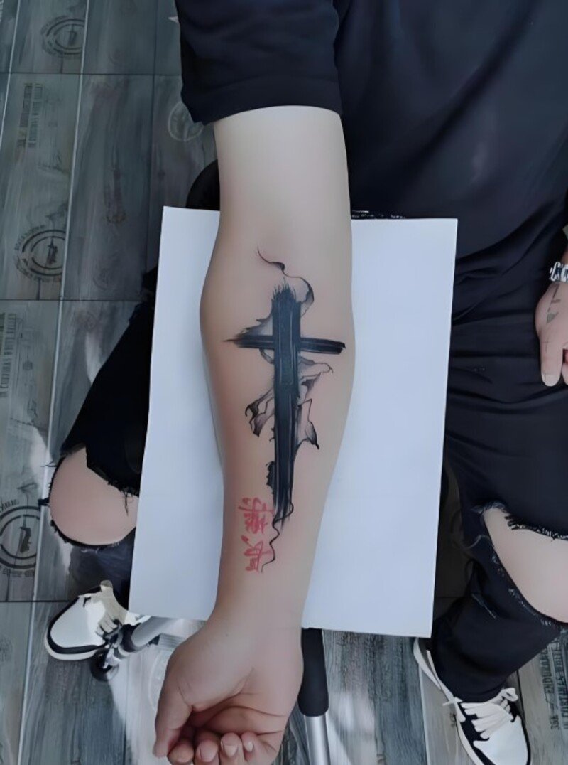 hình xăm thánh giá ở tay cho nam