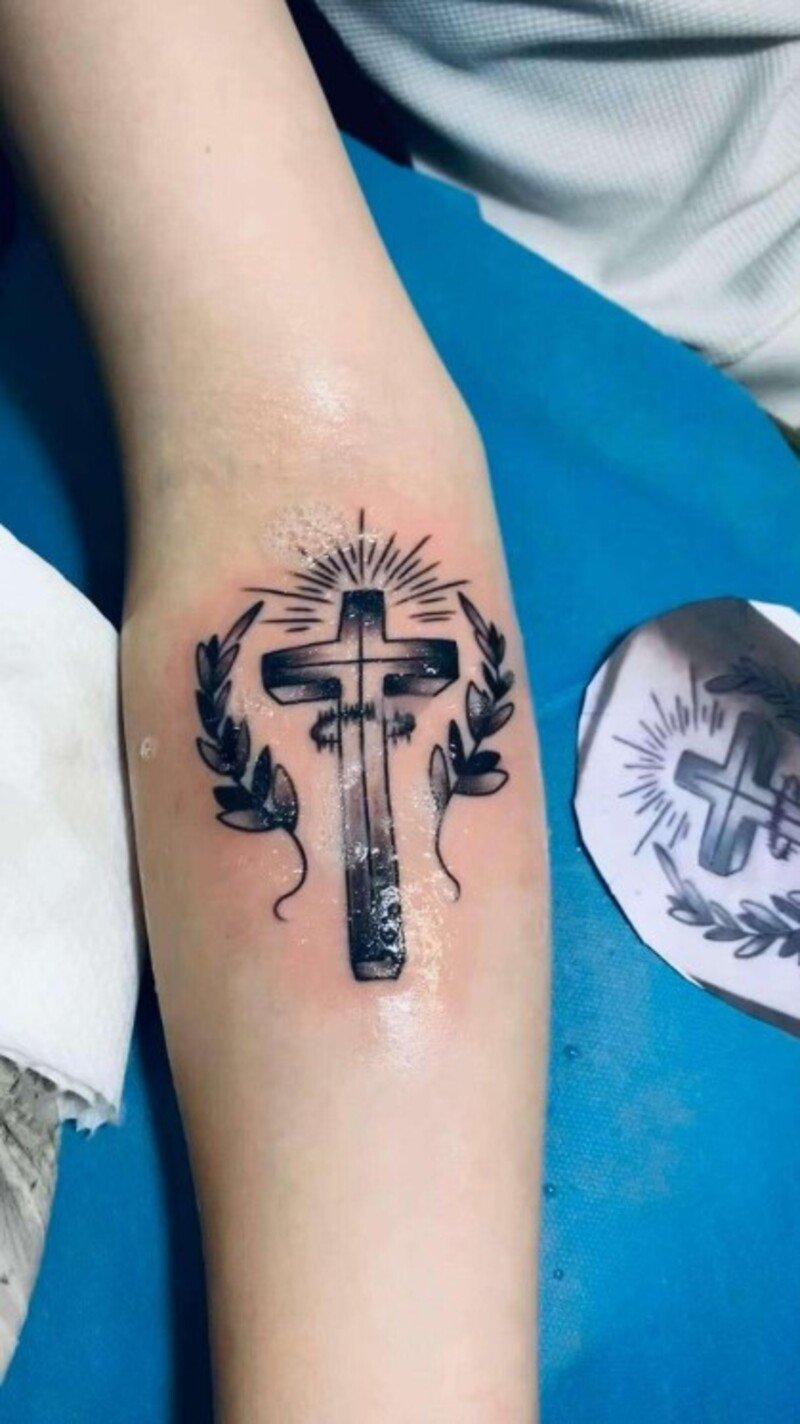 hình xăm thánh giá ý nghĩa cho nam