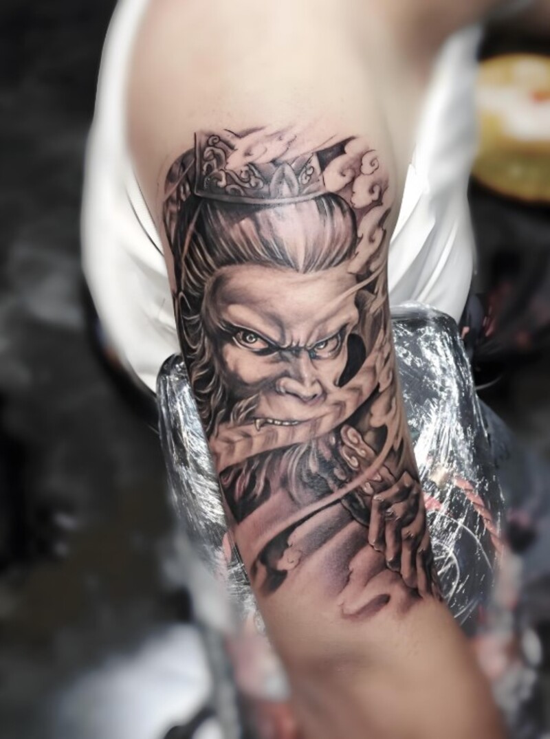 hình xăm tôn ngộ không ở tay cho nam