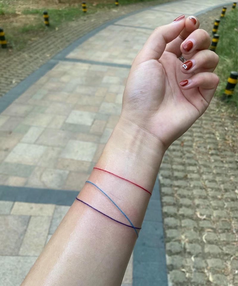 hình xăm vòng tay đơn giản cho nữ