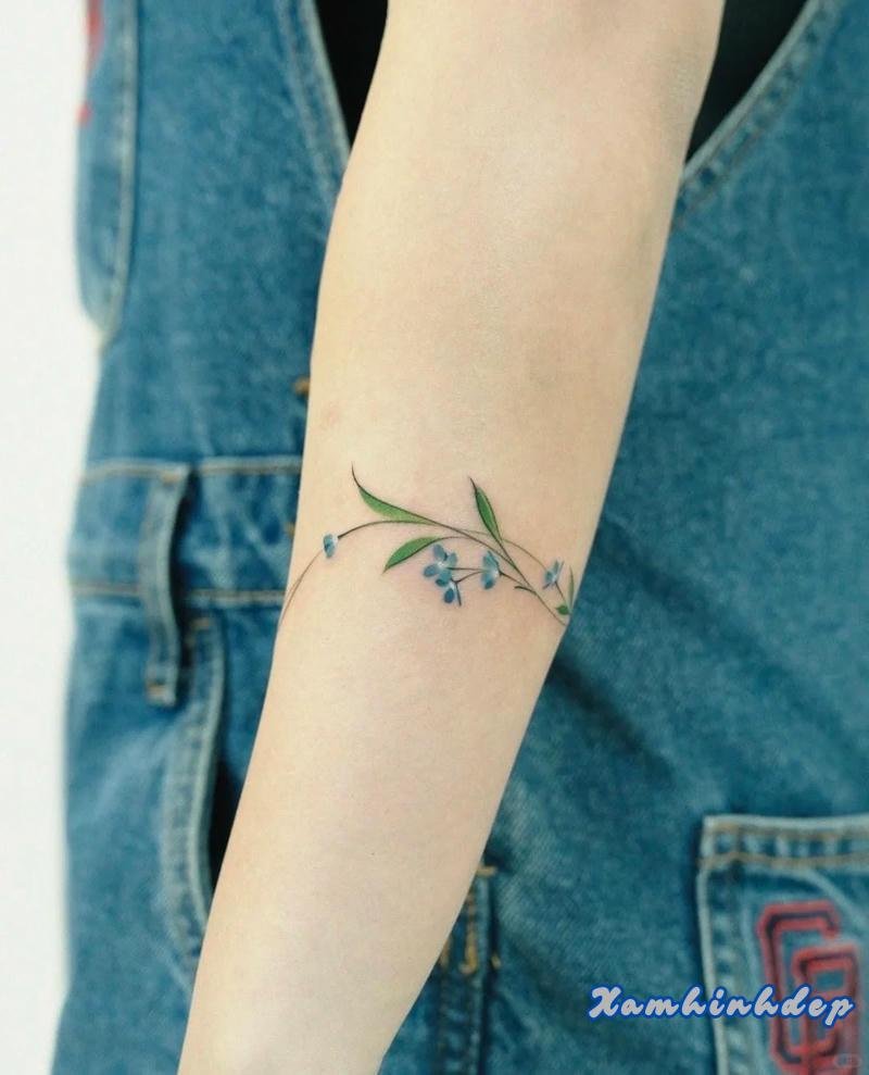 hình xăm vòng tay nữ phong cách hiện đại.