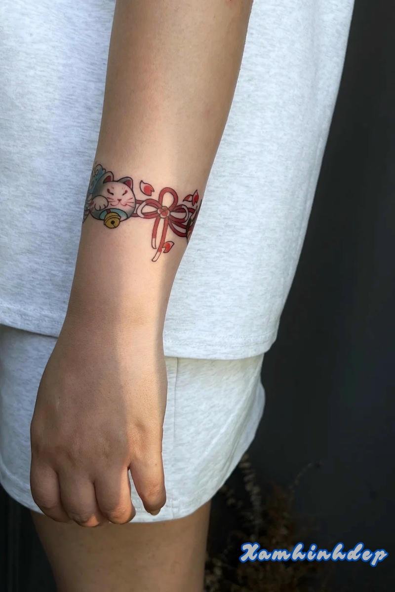 hình xăm vòng tay thu hút.