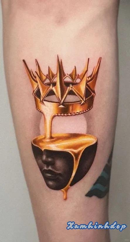 hình xăm vương miện độc đáo.