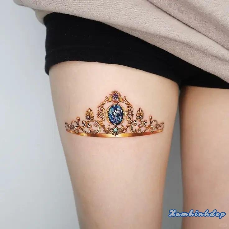 hình xăm vương miện sắc nét.