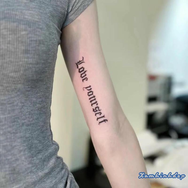 mẫu hình xăm chữ cho nữ phong cách nhẹ nhàng.