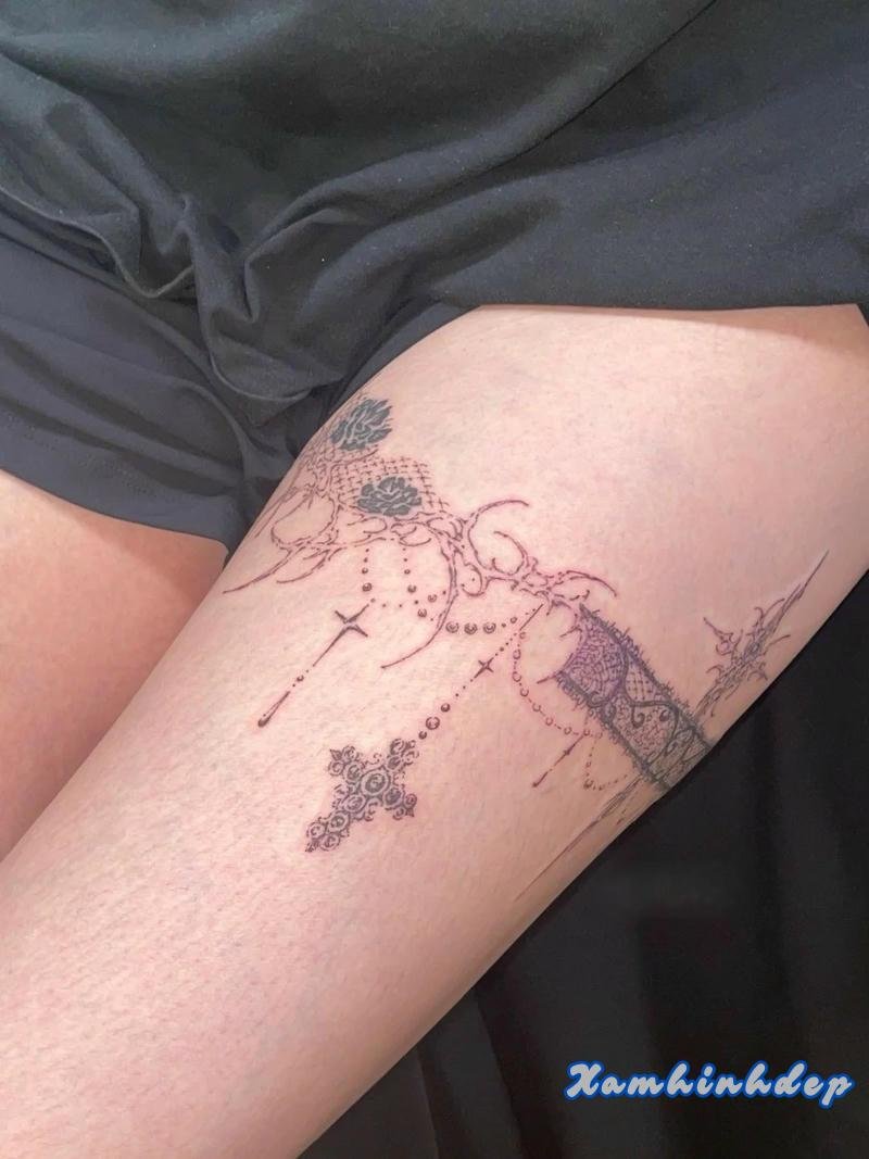 mẫu hình xăm đùi nổi bật.