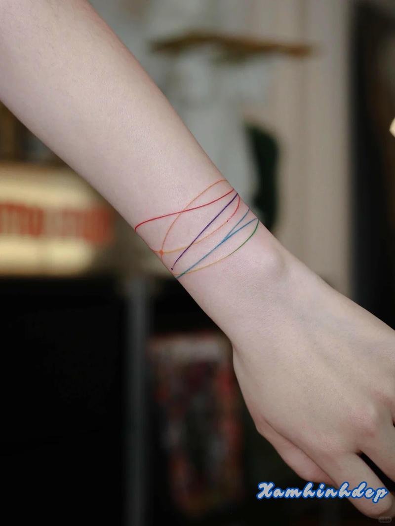 mẫu tattoo cổ tay nữ được yêu thích.