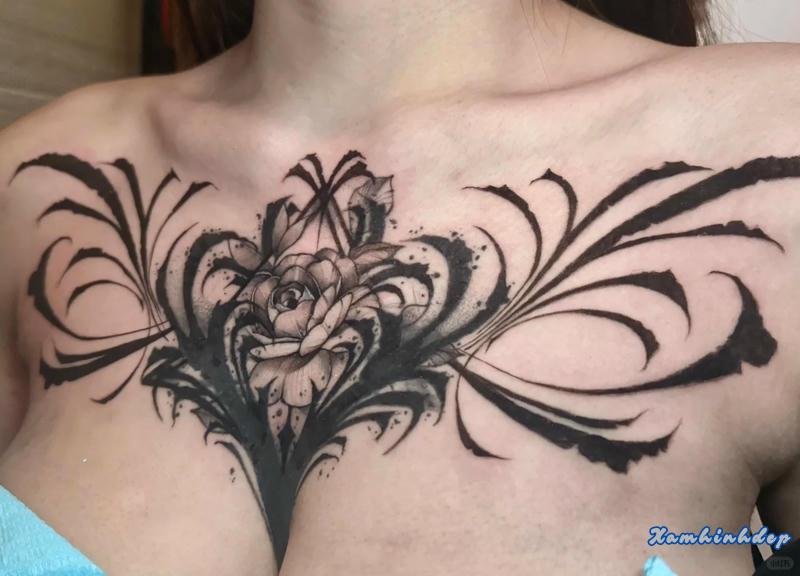 mẫu tattoo ngực nữ đầy tính nghệ thuật.