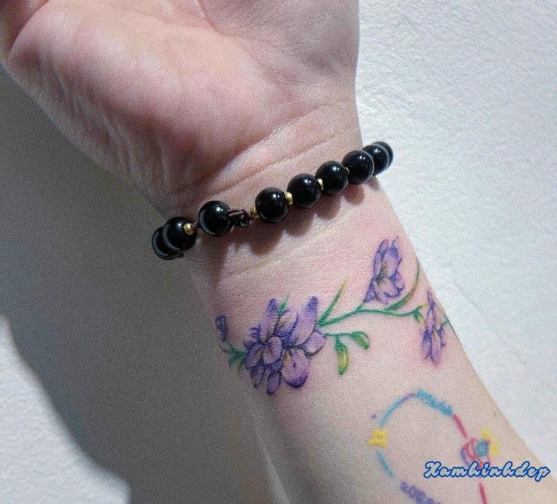 mẫu vòng tay xăm nữ được yêu thích.