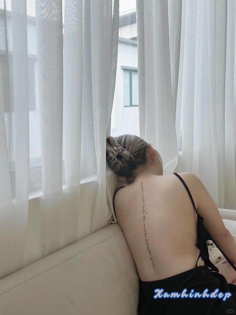 tattoo chữ cho nữ mang thông điệp sâu sắc.