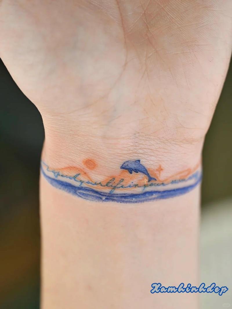 tattoo cổ tay nữ kiểu dáng tinh xảo.