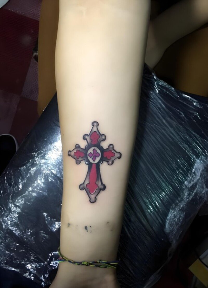 tattoo thánh giá đẹp cho nữ