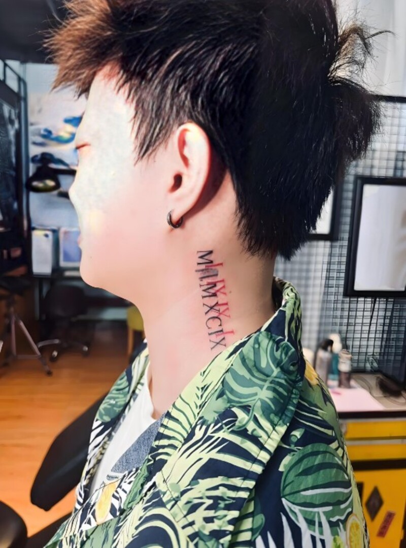 xăm chữ ở cổ cho nam