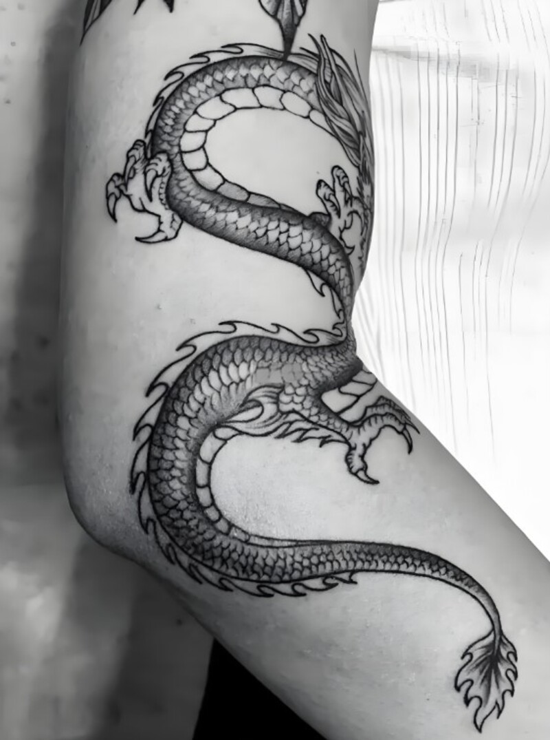 xăm rồng đen trắng cho nam