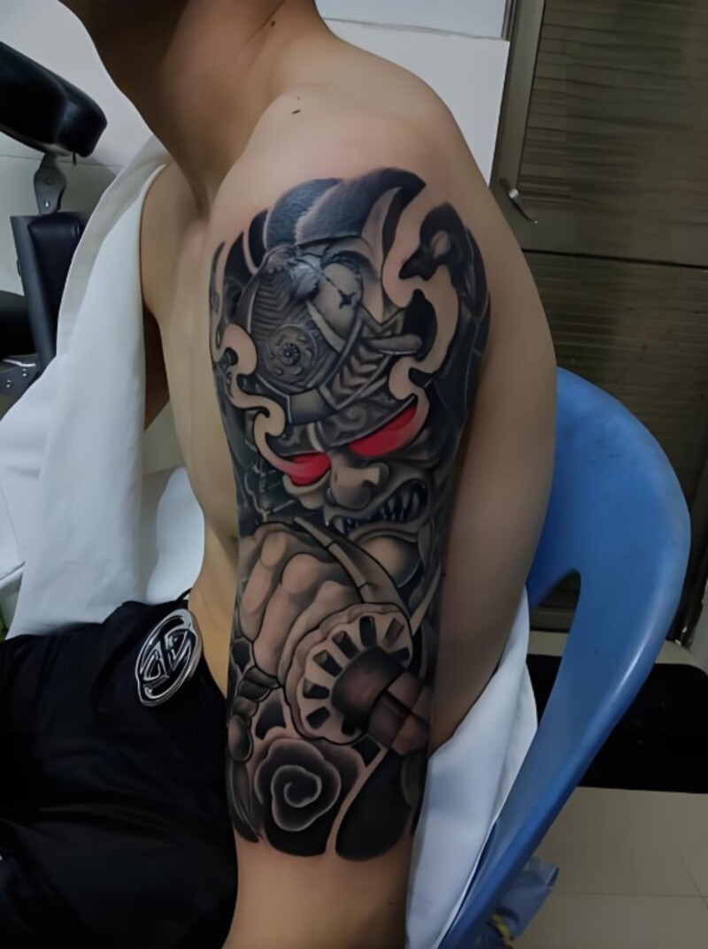 xăm samurai ở cánh tay cho nam