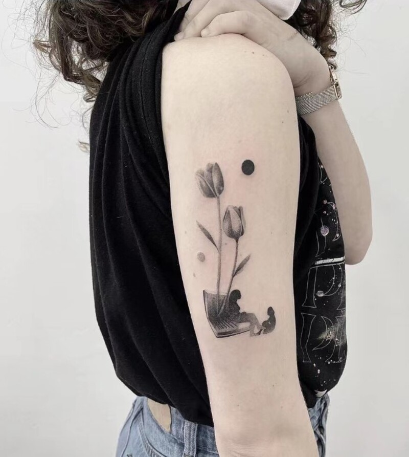 ý nghĩa hình xăm hoa tulip cho nữ là gì