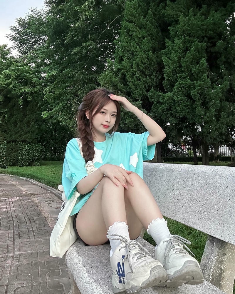 ảnh gái mặc quần ngắn cute