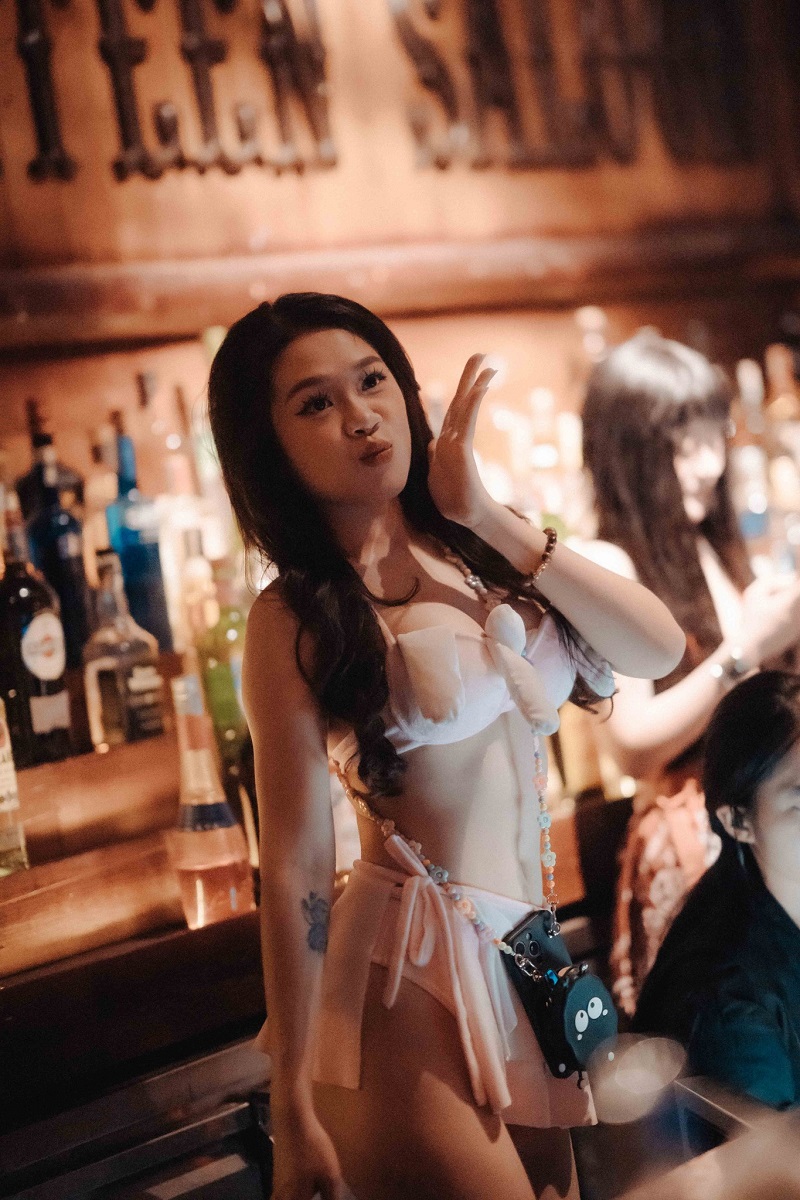 ảnh girl bartender