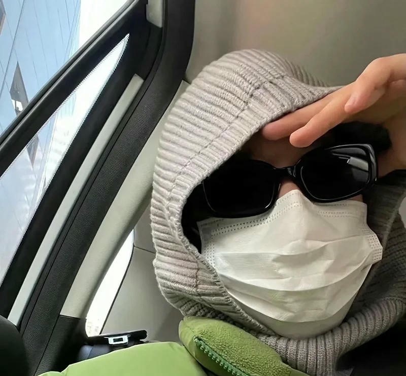 trai đẹp che mặt ngầu
