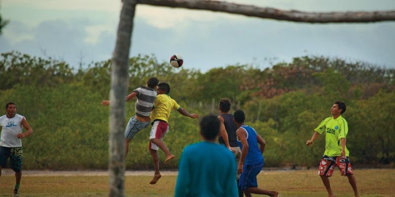 Giới thiệu ưu điểm của hình thức chơi bóng cỏ là gì