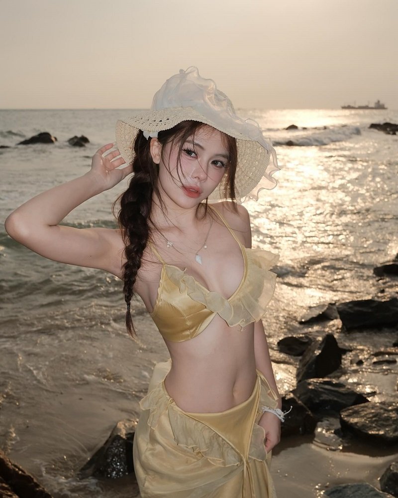 ảnh võ nữ ngân hà nude 4